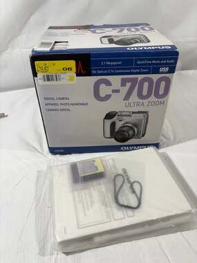 Olympus Camedia C-700 Ultra Zoom Digital Camera 2.1MP 10x Optical Zoom – Origina